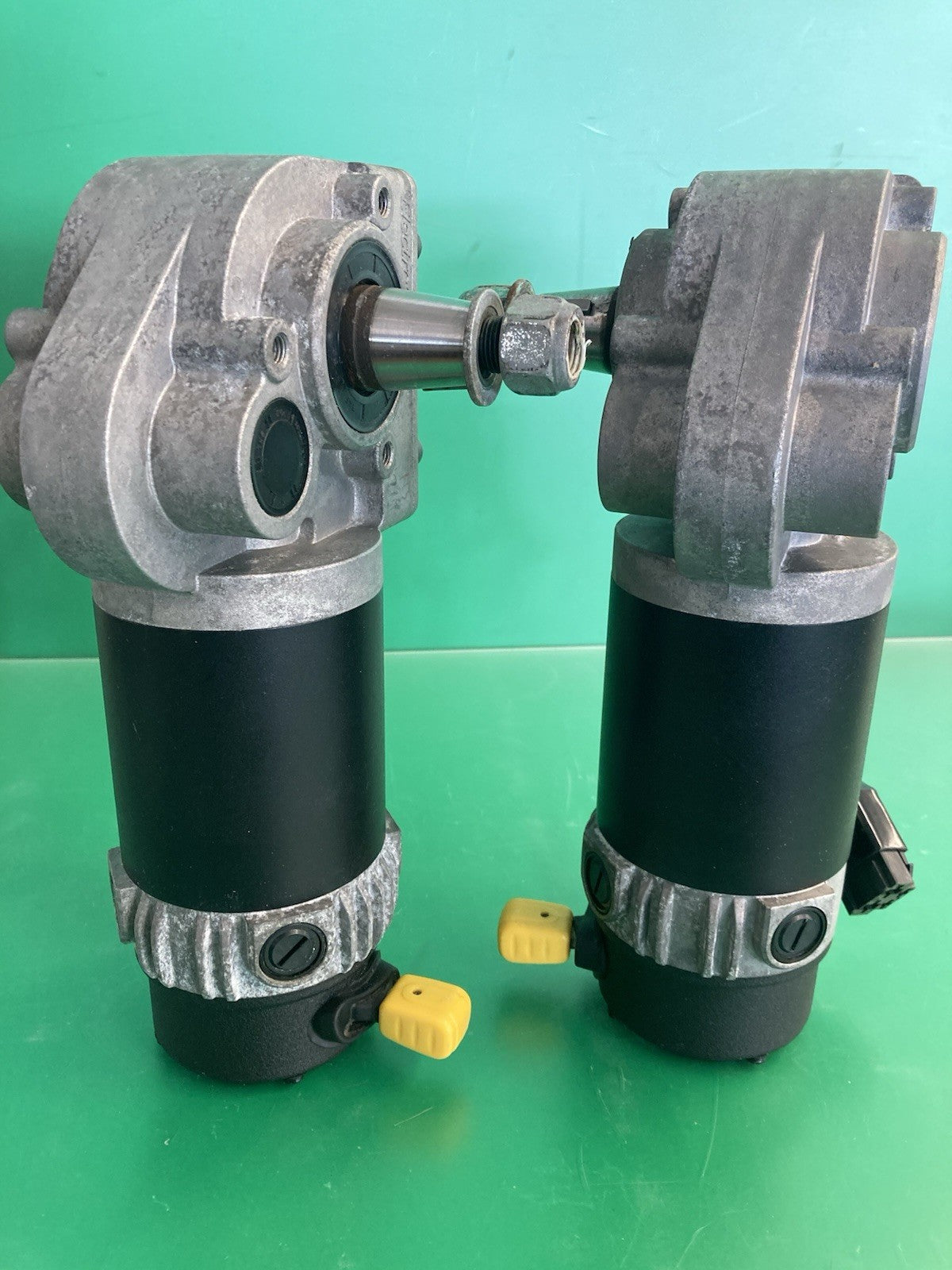 Motors for Quantum / 1450 Powerchair -DRVASMB7120034 - DRVASMB7120035 #L052