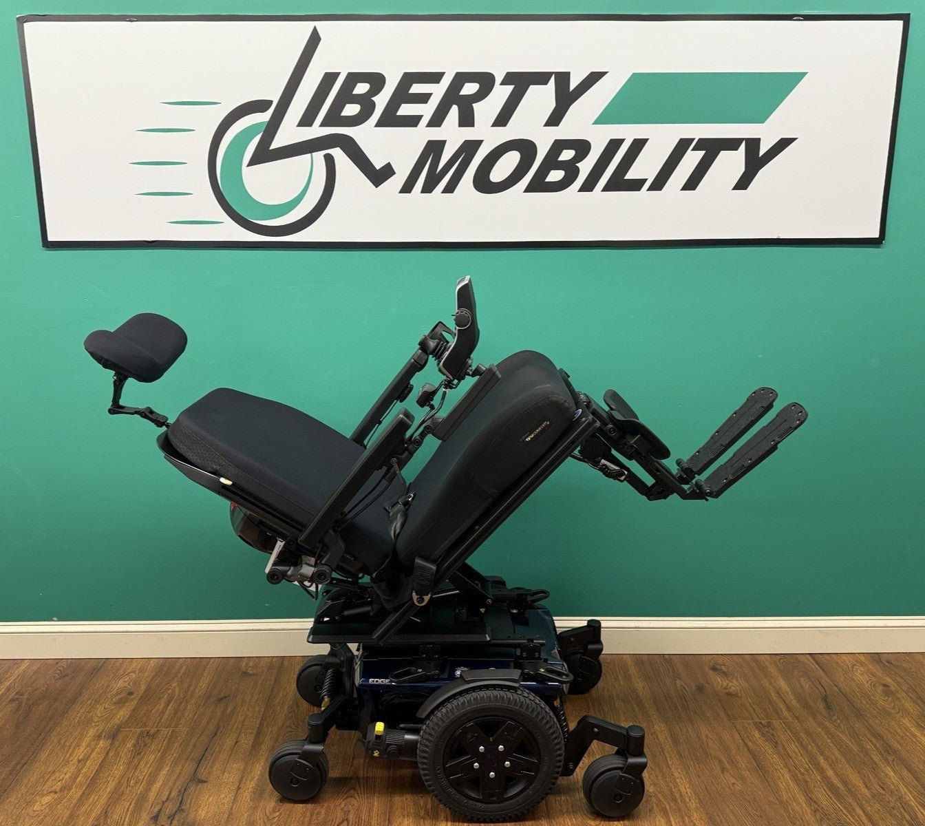 2024 Quantum EDGE 3 Wheelchair w/ Power Tilt,Recline & Footrest 3 miles* #LM7602