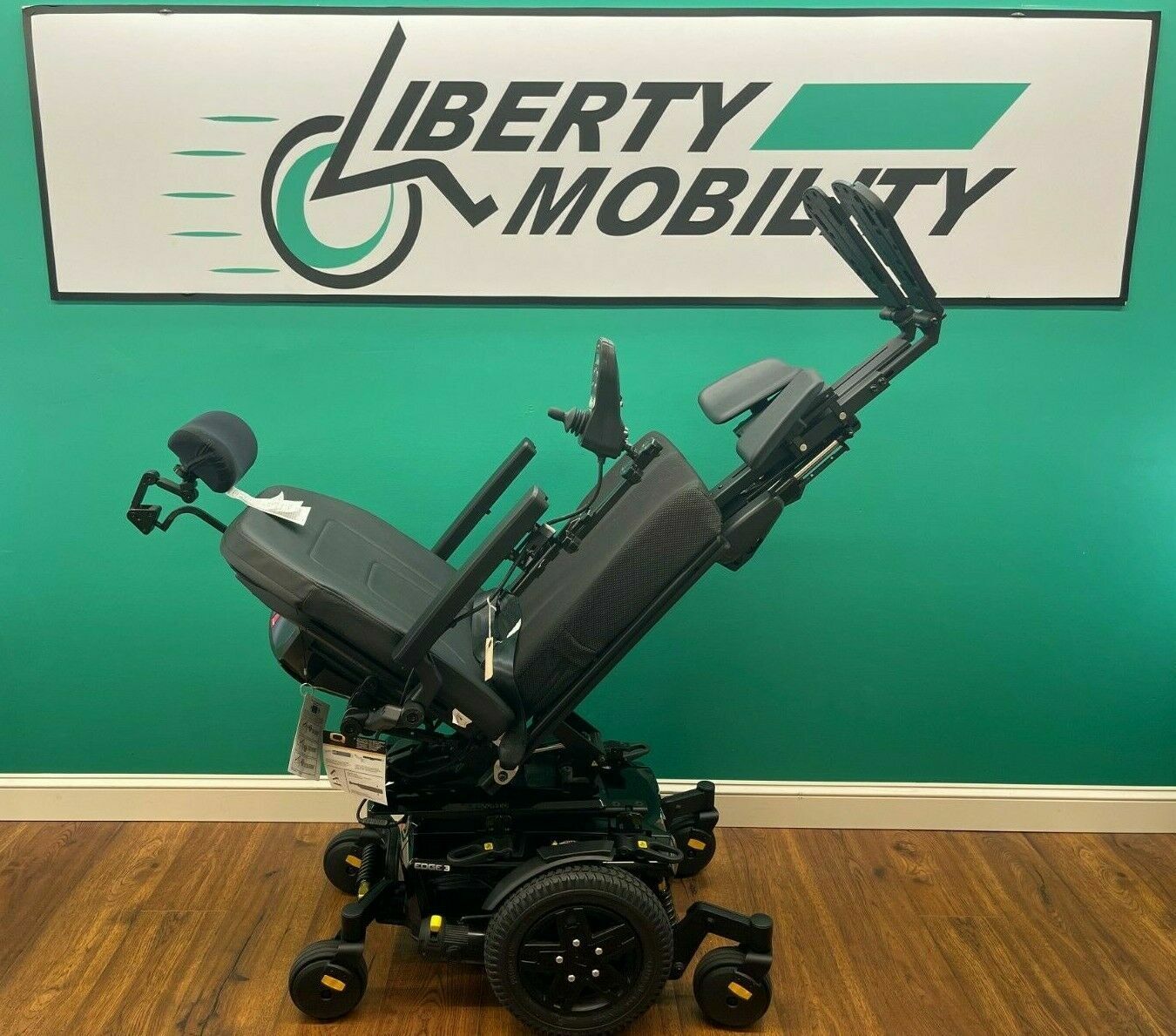 2020 Quantum EDGE 3 Wheelchair w/ Power Tilt & Power Footrest 1.8 miles* #LM7485