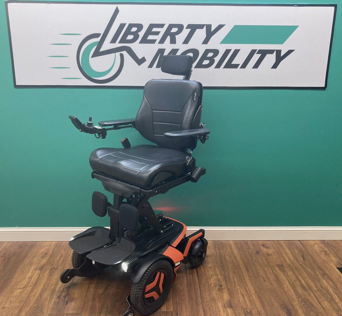 2019 Permobil F5 Wheelchair w/ Power Elevate,Tilt,Recline,Legs LIGHT KIT* LM7572