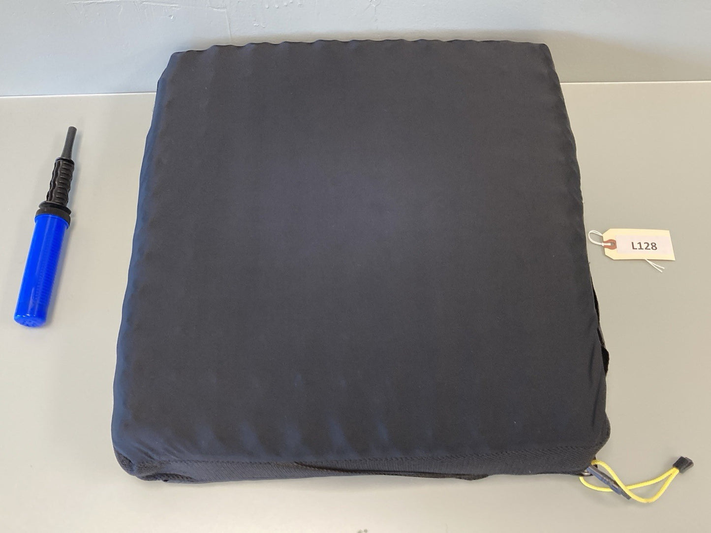 2020 Roho Air Cushion w/ Pump & Cover  20.00" X 21.75" X 4.25" 1R1112C #L128