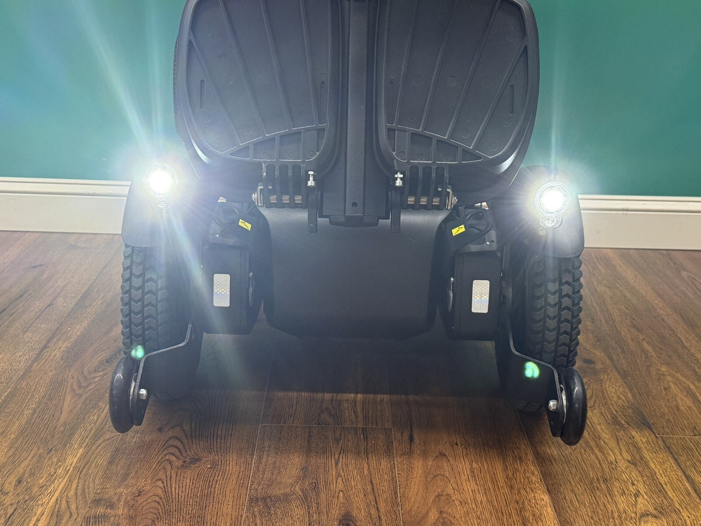 2022 Permobil F3 w/ Elevate, Tilt, Recline, Legs & 30° Anterior Tilt 51 Mi #7594