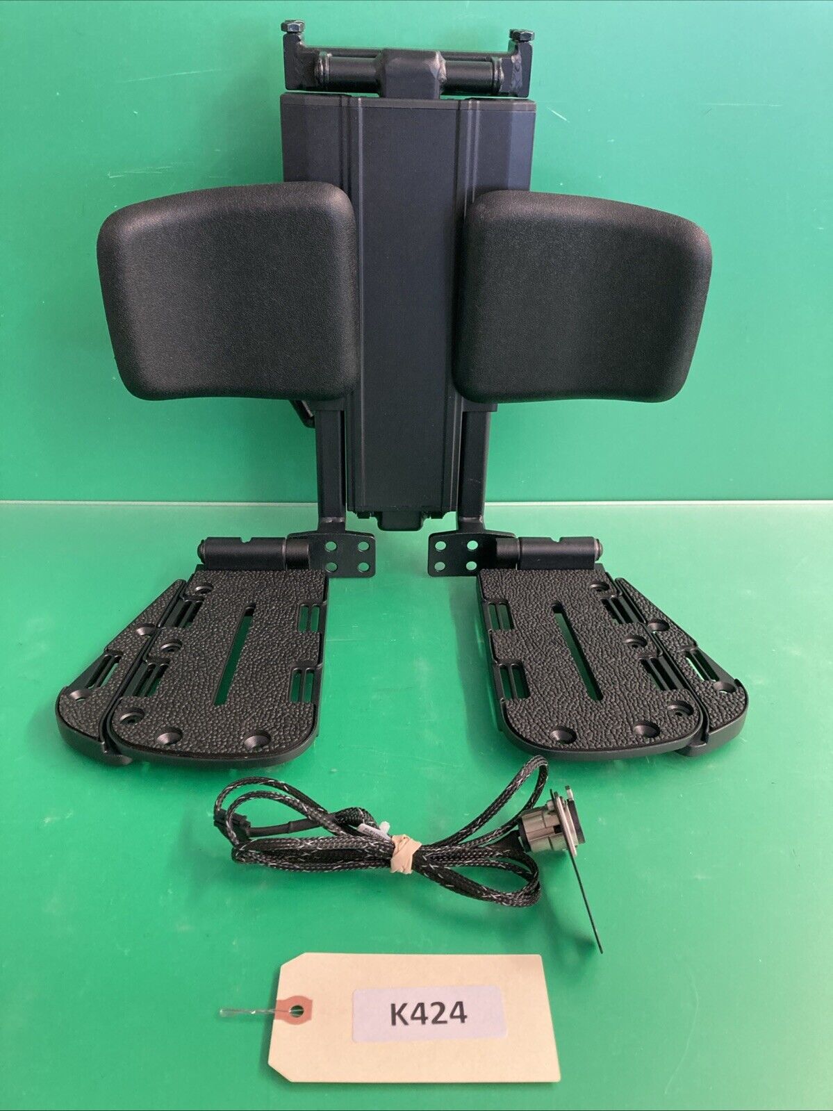 Quantum Tru Balance Power Wheelchair CenterMount Power Footrest MEC2203200 #K424