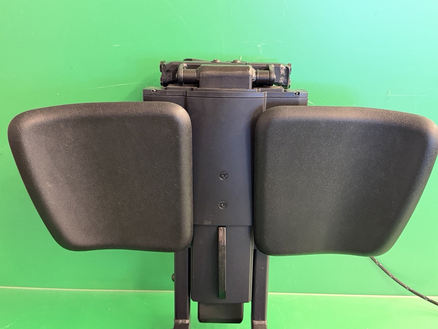 Quantum TB3 Power Wheelchair Center Mount Power Footrest Assembly RIG131138 MINT