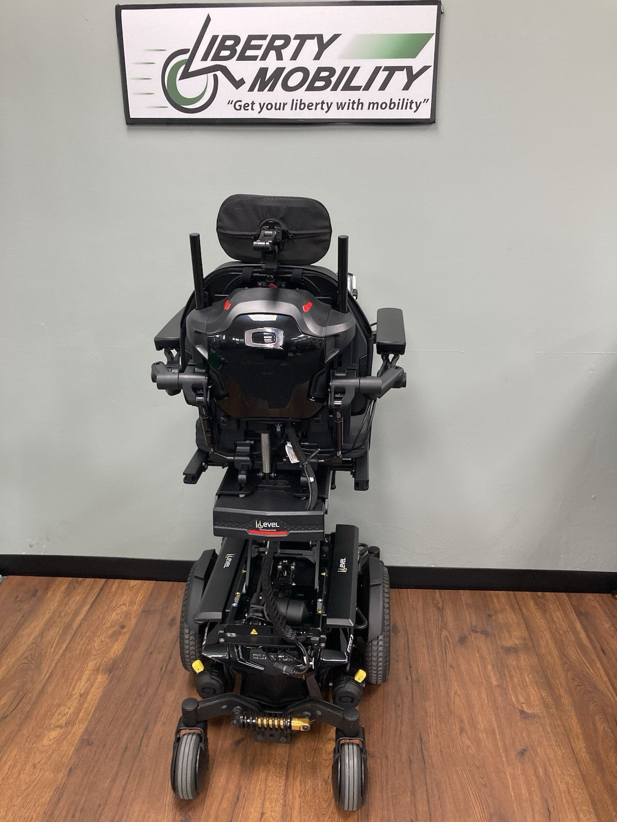 2024 Quantum EDGE 3 w/ Elevate, Tilt, Recline & Legs ~ 14 miles  #LM7625