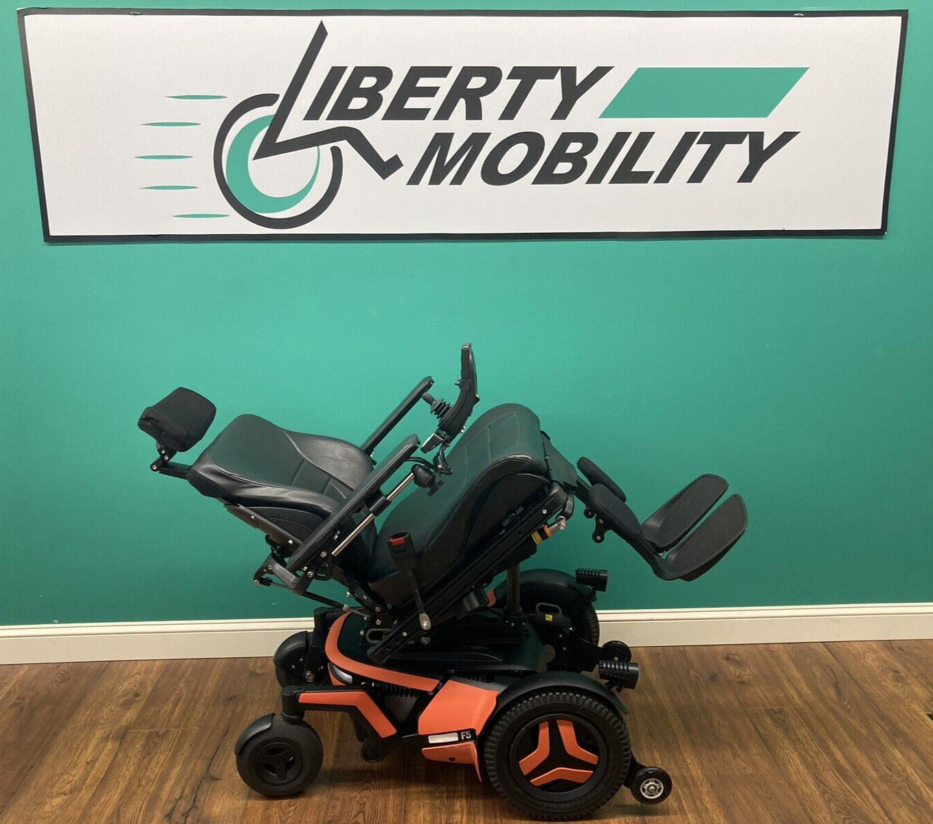 2019 Permobil F5 Wheelchair w/ Power Elevate,Tilt,Recline,Legs LIGHT KIT* LM7572