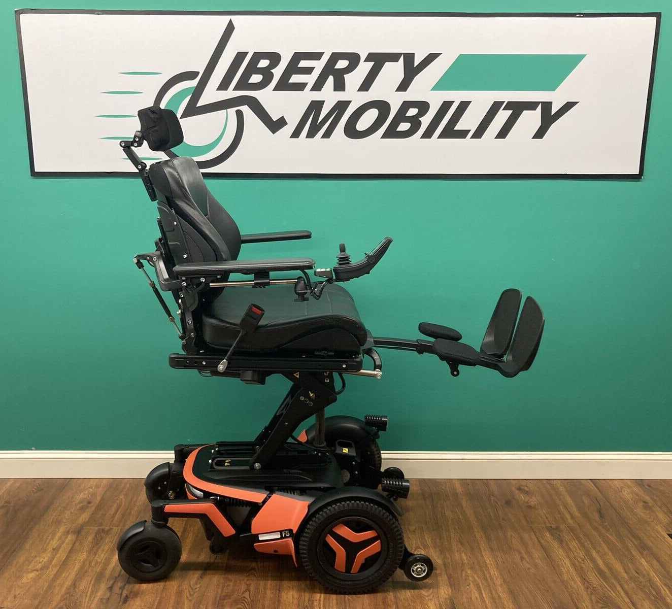 2019 Permobil F5 Wheelchair w/ Power Elevate,Tilt,Recline,Legs LIGHT KIT* LM7572