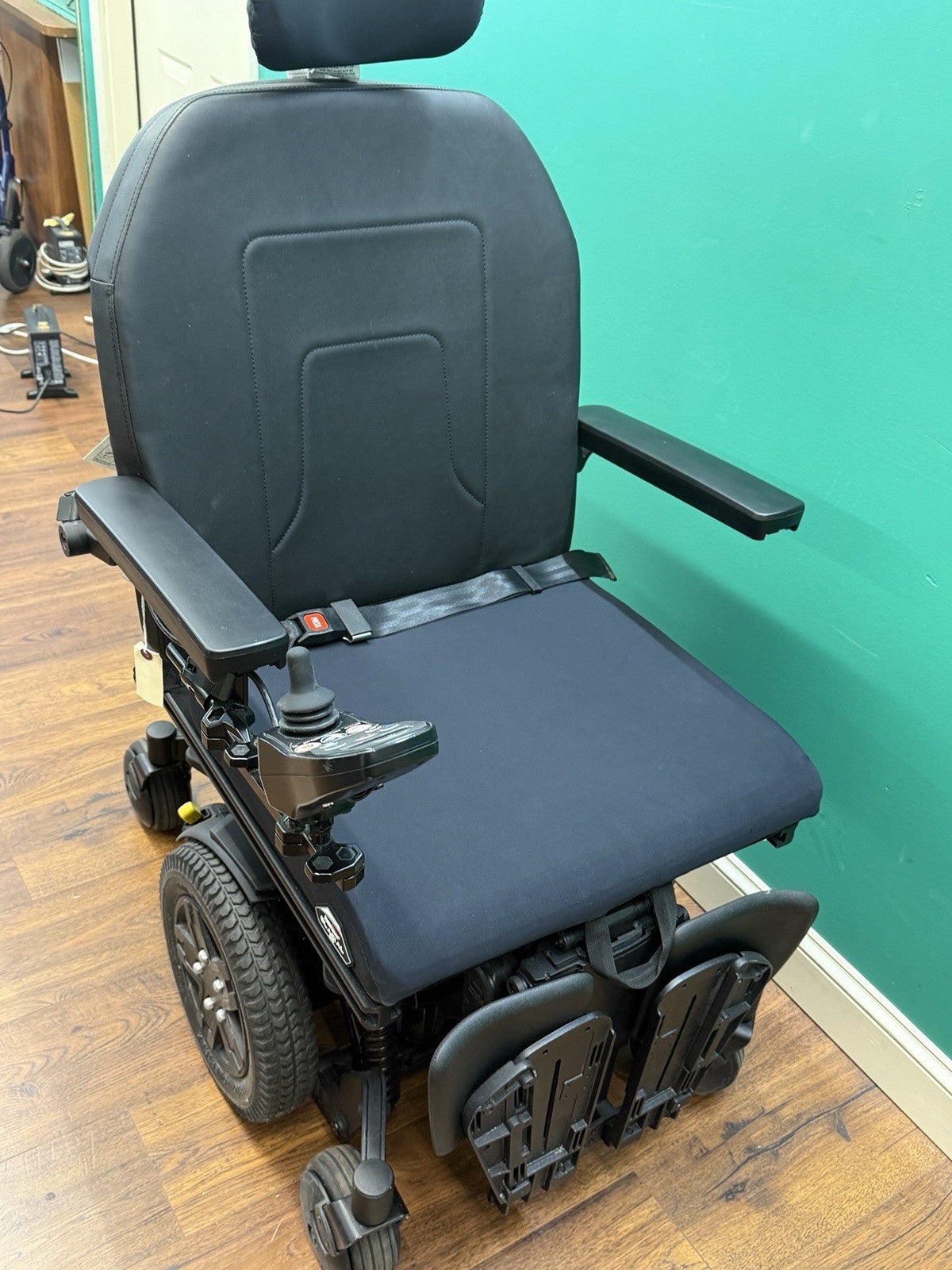 2020 Quantum EDGE 3 Wheelchair w/ Power Tilt & Power Footrest 1.8 miles* #LM7485