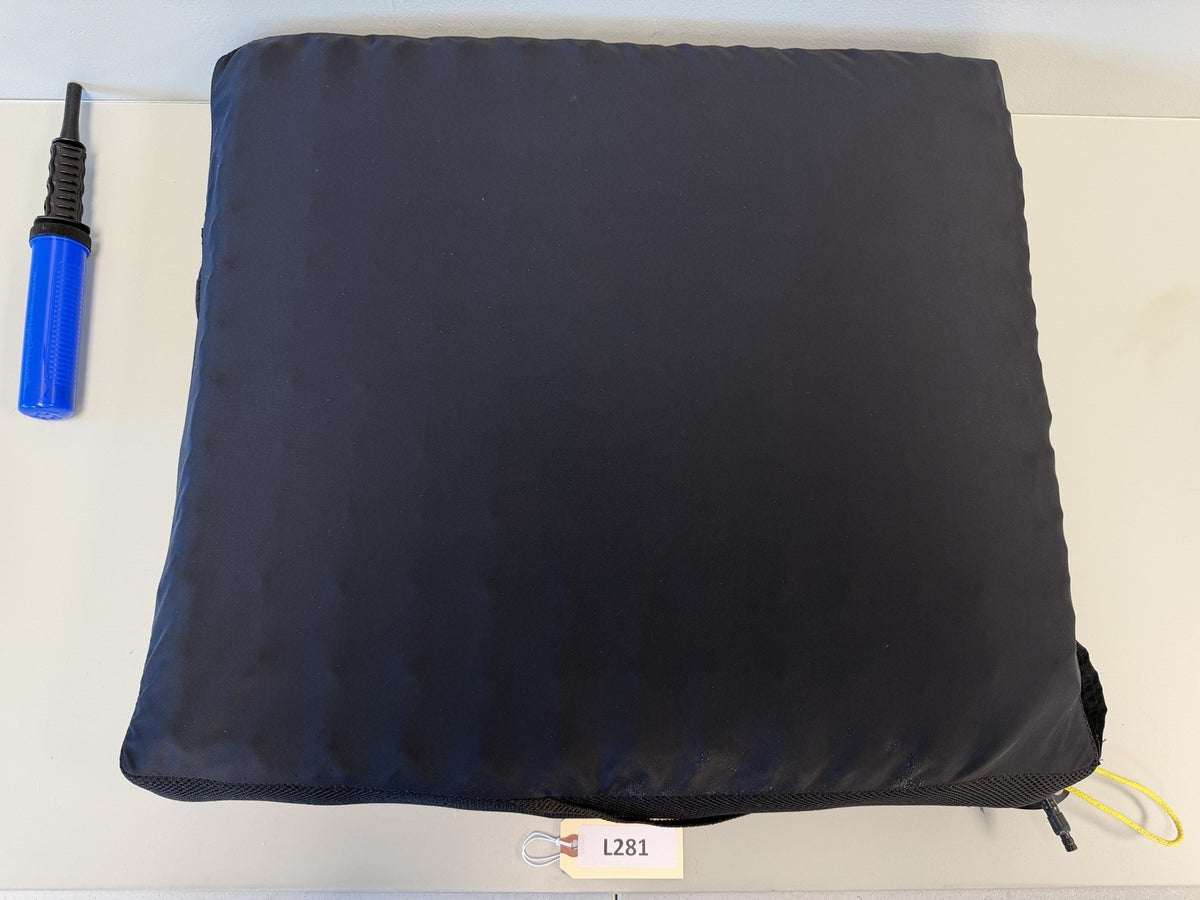 2022 Roho Air Cushion w/ Pump & Cover 24.50" X 22.00" X 4.25" QS1312C #L281