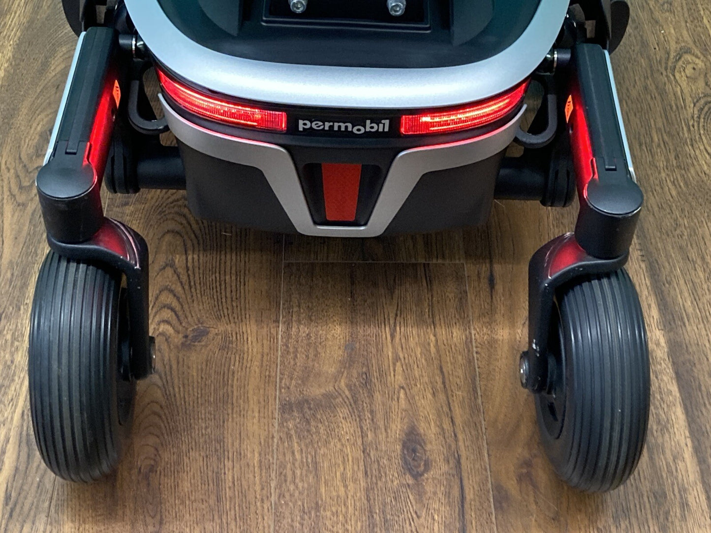 2021 Permobil F3 Wheelchair w/ Power Elevate,Tilt,Recline,Legs LIGHT KIT* LM7608