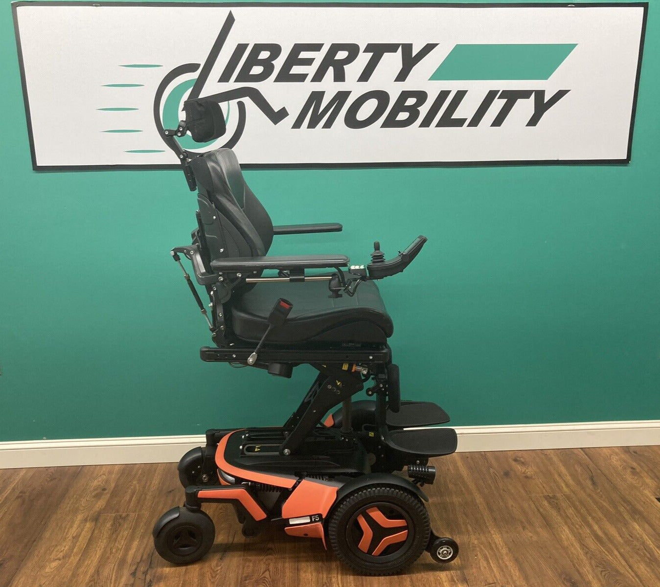 2019 Permobil F5 Wheelchair w/ Power Elevate,Tilt,Recline,Legs LIGHT KIT* LM7572