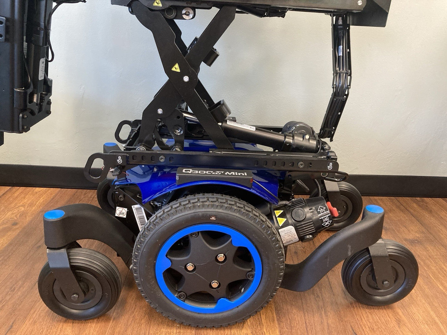 2025 Quickie Q300m Mini w/ Tilt, Elevate, Recline & Footrest ~4 Miles* #7627