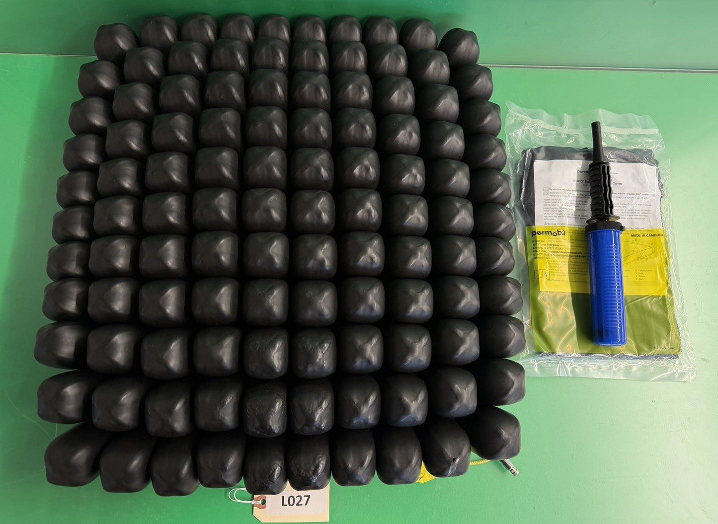 Roho Air Cushion w/ Pump & Cover  18.25" X 20.00" X 4.25" 1R1011C #L027